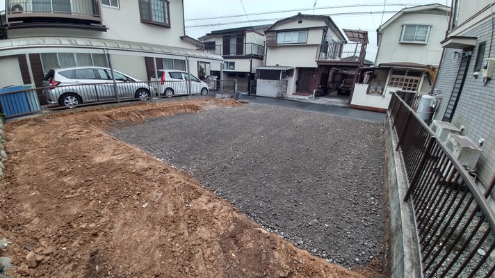 東京都　青梅市　木造住宅　　解体工事 　残土出し　 駐車場砂利引き