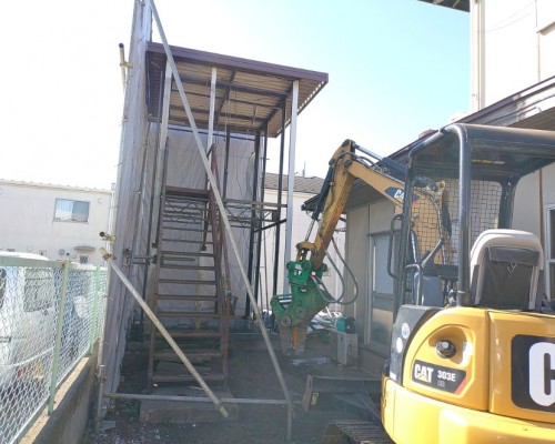 八王子市　軽量鉄骨造　プレハブ　解体工事